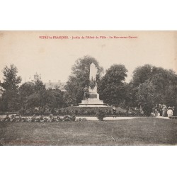 51300 - VITRY-LE-FRANCOIS - JARDIN DE L'HÔTEL DE VILLE - MONUMENT CARNOT