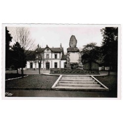 88540 - BUSSANG - LA GARE ET LE MONUMENT AUX MORTS