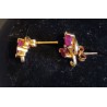 BOUCLES D'OREILLES OR JAUNE 18 CARATS ornées de RUBIS EN NAVETTE - 1,47 g  - ref 095230