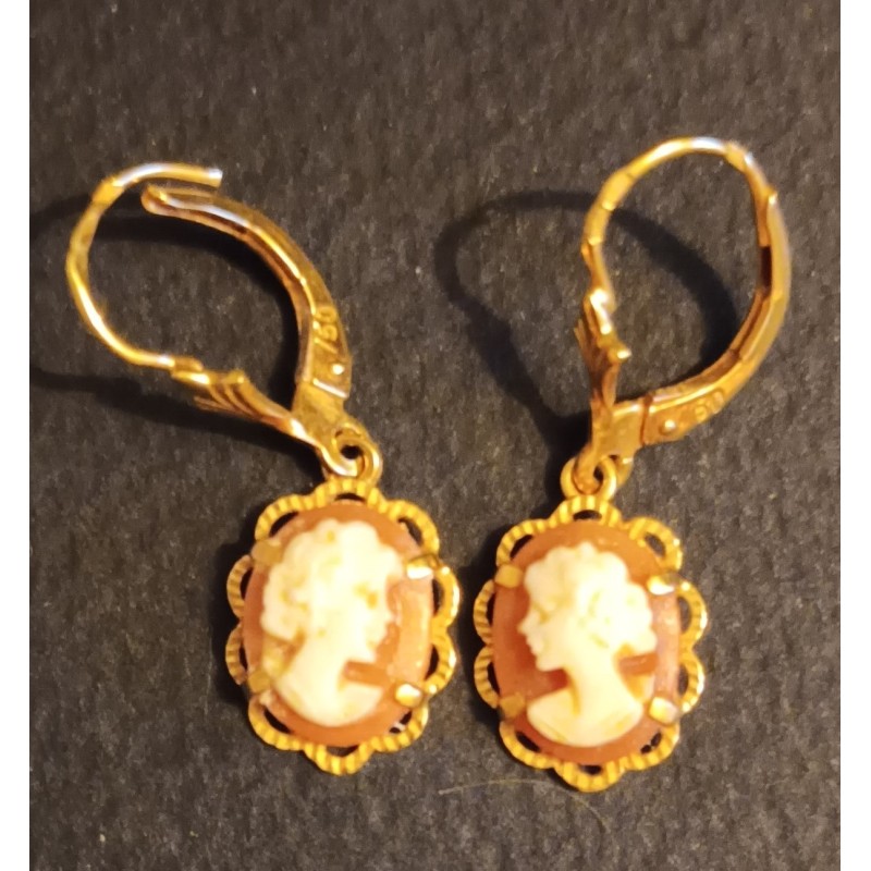 BOUCLES D'OREILLES OR JAUNE 18 CARATS ORNÉES D'UN CAMÉE - 2.30 g  - ref 093373