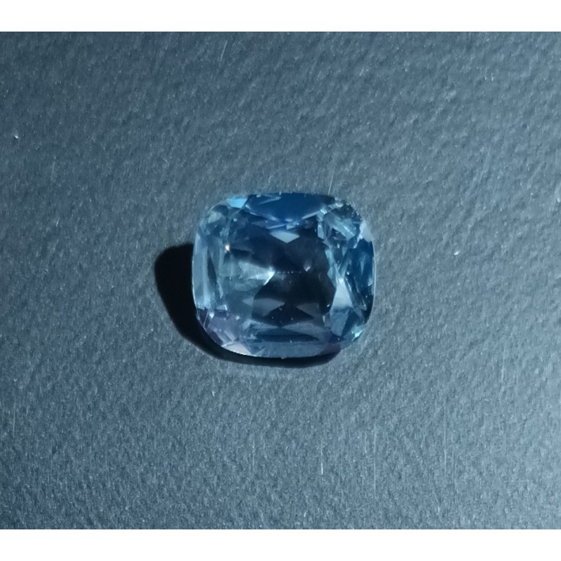 BLUE TOPAZ - 5.9 CARATS - 12 x 10 mm - 1.18 gr. - lot 10498