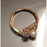 GOLD RING - 18 CARATS - ADORNED WITH A PEARL AND A DIAMOND - SIZE 50 - Ref 094731