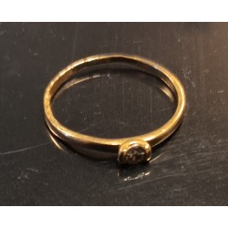 GOLD RING - 18 CARATS - ADORNED WITH A ZYRCONIUM - SIZE 57 - Ref 095475