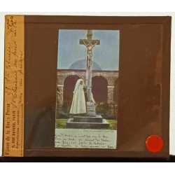 Photographic plate - Saint Thérèse at the foot of the cross in the courtyard