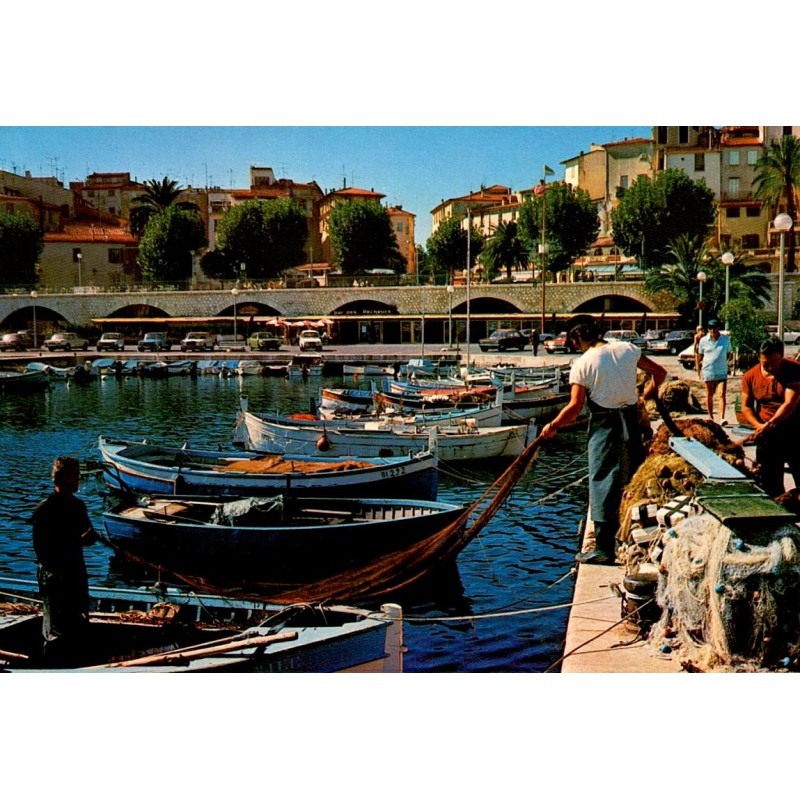 County 06500 - MENTON - FISHERMEN - BOATS