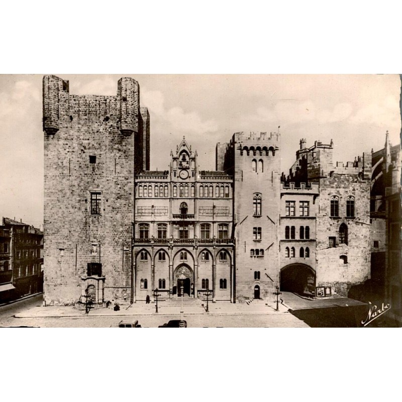 County 11100 - NARBONNE - TOWN HALL AND TOWN HALL SQUARE