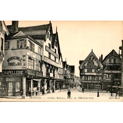 60000 - BEAUVAIS - OLD HOUSES PLACE DE L'HÔTEL-DE-VILLE