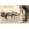 60000 - BEAUVAIS - THE THREE PILLARS AND THE TOWN HALL SQUARE