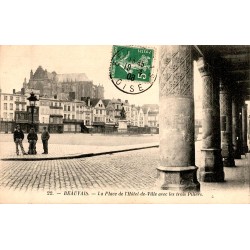 60000 - BEAUVAIS - THE PLACE DE L'HÔTEL DE-VILLE WITH THE THREE PILLARS