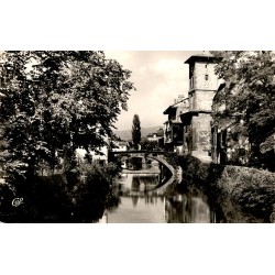 64220 - ST-JEAN-PIED-DE-PORT - THE NIVE, THE PONT D'ESPAGNE AND THE BELL TOWER