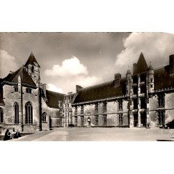 28200 - CHATEAUDUN - THE CASTLE - INNER COURTYARD