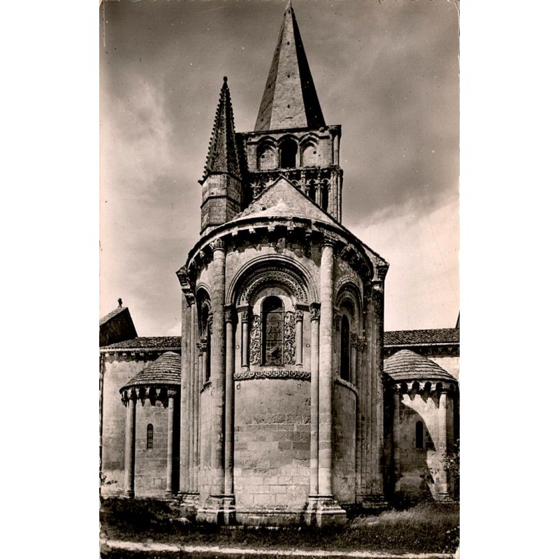 17470 - AULNAY-DE-SAINTONGE - L'ABSIDE DE L'EGLISE ROMANE XIIE SIECLE