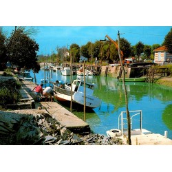 17390 - LA TREMBLADE - LE CANAL ET LES INSTALLATIONS OSTREICOLES