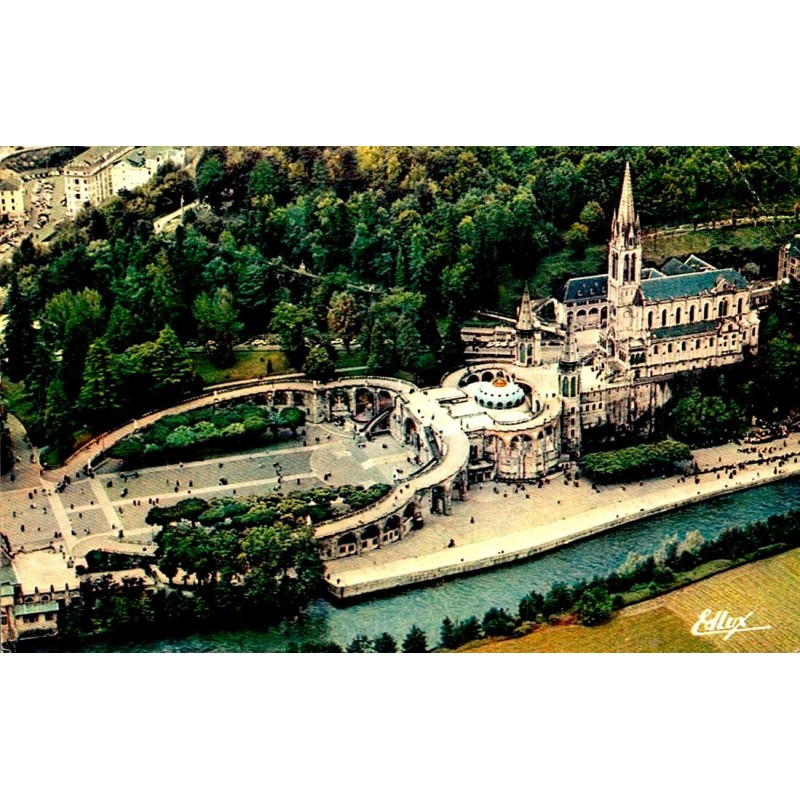 65100 - LOURDES - LUFTAUFNAHME DER BASILIKA UND DES GAVE