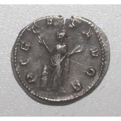 251 - 253 - VOLUSIEN - ANTONINIEN - R/ PIETA AVGG