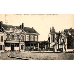 02300 - CHAUNY - RUE DES CASERNES ET L'ANGLE DE LA RUE ARTHUR-LACROIX