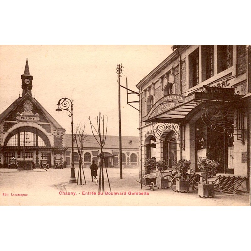 02300 - CHAUNY - L'ENTREE DU BOULEVARD GAMBETTA