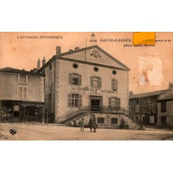 63490 – Sauxillanges – Gendarmerie und Place Saint-Martin