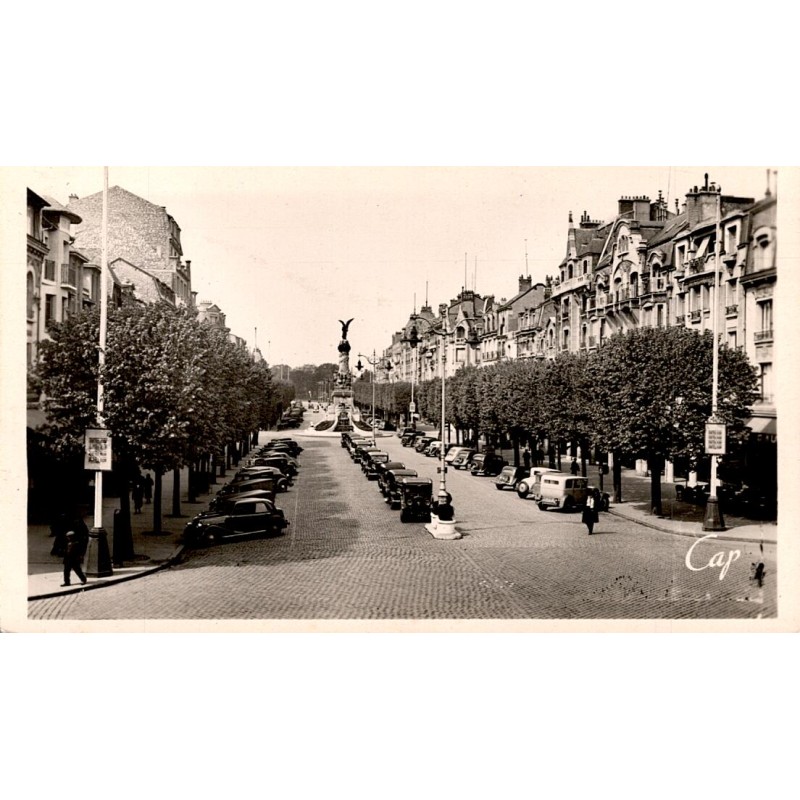 51100 - REIMS - PLACE DROUET-D'ERLON and the Subé fountain