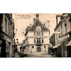 41400 - MONTRICHARD - L'HOTEL DE VILLE ET LA RUE NATIONALE