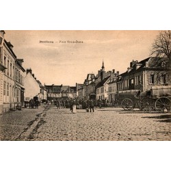 80600 - DOULLENS - PLACE NOTRE-DAME