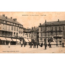 59600 - MAUBEUGE - LA PLACE D'ARMES - GRAND CAFÉ