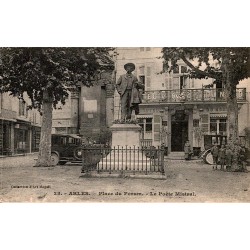 COUNTY 13104 - ARLES - PLACE DU FORUM - THE POET MISTRAL