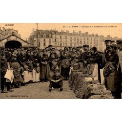 76200 - DIEPPE - GROUPE DE PORTEUSES DE POISSONS