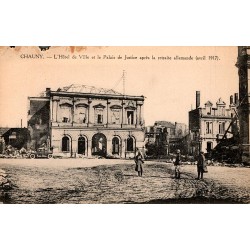 02300 - CHAUNY - L'HOTEL DE VILLE ET LE PALAIS DE JUSTICE APRES LA RETRAITE ALLEMANDE - 1917