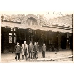 02800 - LA FERE - CARTE PHOTO - LA GARE