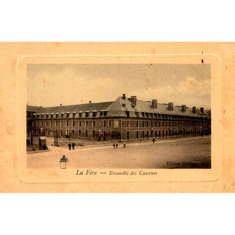 02800 - LA FERE - ENSEMBLE DES CASERNES