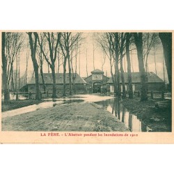 COUNTY 02800 - LA FERE - THE SLAUGHTER DURING THE FLOODS OF 1910