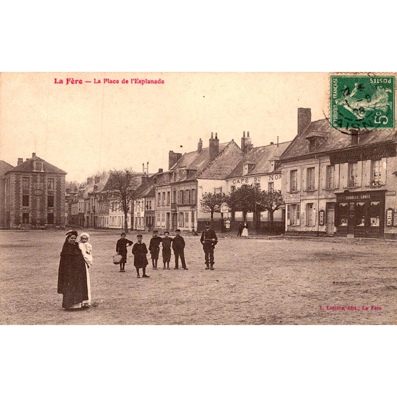 02800 - LA FERE - PLACE DE L'ESPLANADE