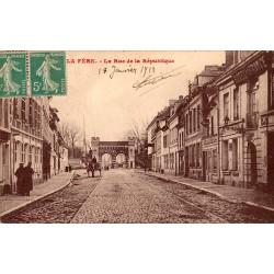 COUNTY 02800 - LA FERE - RUE DE LA REPUBLIC