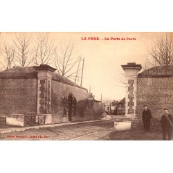 02800 - LA FERE - PORTE DE PARIS