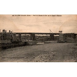 COUNTY 02800 - LA FERE - RAILWAY BRIDGE OVER THE CANAL IN BEAUTOR