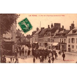 COUNTY 02800 - LA FERE - RUE DE LA REPUBLIC