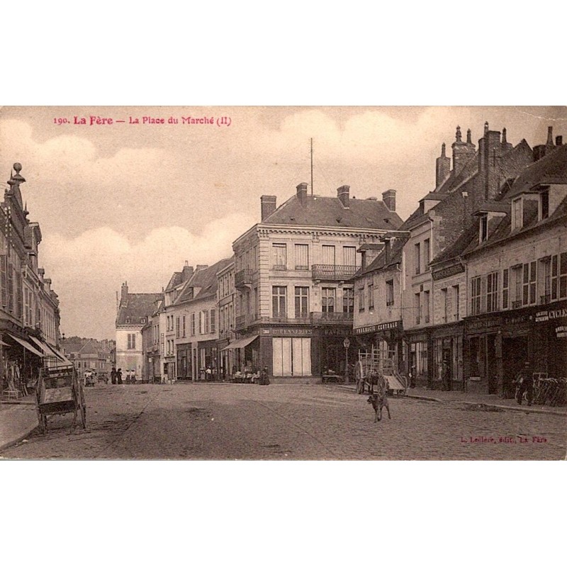 COUNTY 02800 - LA FERE - THE MARKET SQUARE