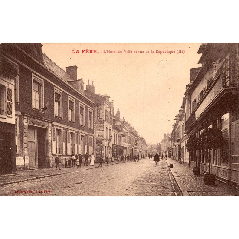 COUNTY 02800 - LA FERE - RUE DE LA REPUBLIC - TOWN HALL