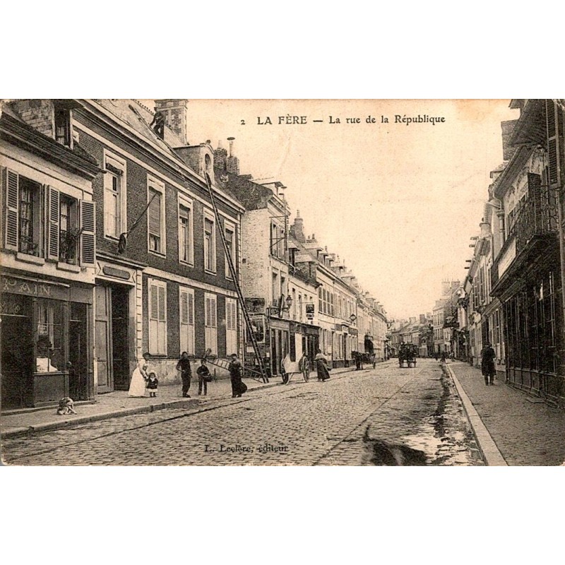 COUNTY 02800 - LA FERE - RUE DE LA REPUBLIC