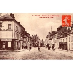 COUNTY 02800 - LA FERE - RUE DE LA REPUBLIC