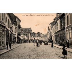 COUNTY 02800 - LA FERE - THE MARKET SQUARE