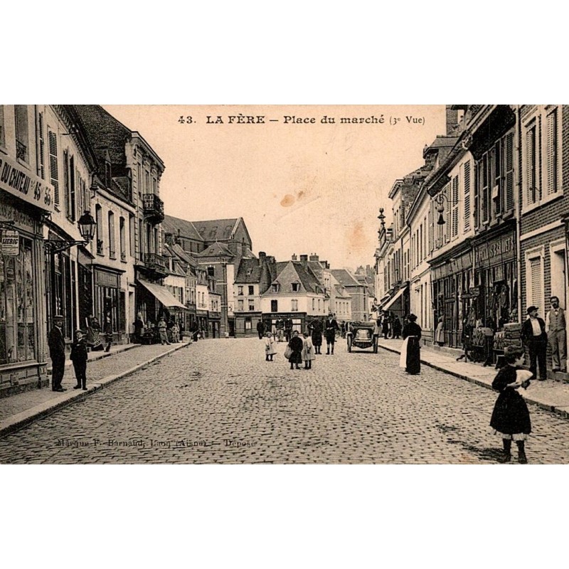 02800 - LA FERE - LA PLACE DU MARCHE