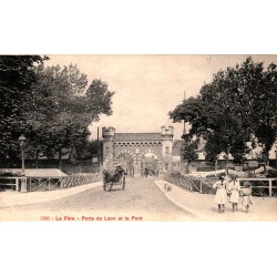 COUNTY 02800 - LA FERE DEVASTÉE - BRIDGES OVER THE OISE AND FAUBOURG S