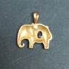 ANHÄNGER – GELBGOLD – 18 KARAT – ELEFANT VERSCHMITZT MIT EINEM CABOCHON-SAPHIR – Ref. 096528