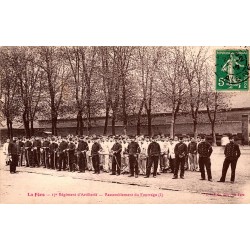 County 02800 - LA FERE - 17th Artillery Regiment - GATHERING FOR WORK