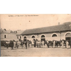 02800 - LA FERE - 17è Régiment d'Artillerie - VISITE DES CHEVAUX